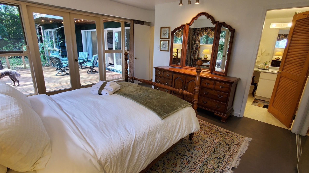 Photo of Bedroom in Hollyburn