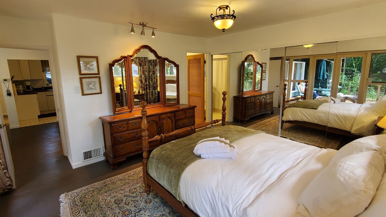 Photo of Bedroom in Hollyburn