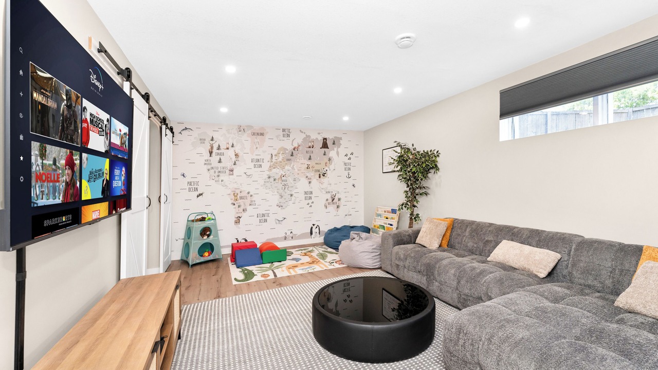 Photo of Livingroom in North Central Edmonton