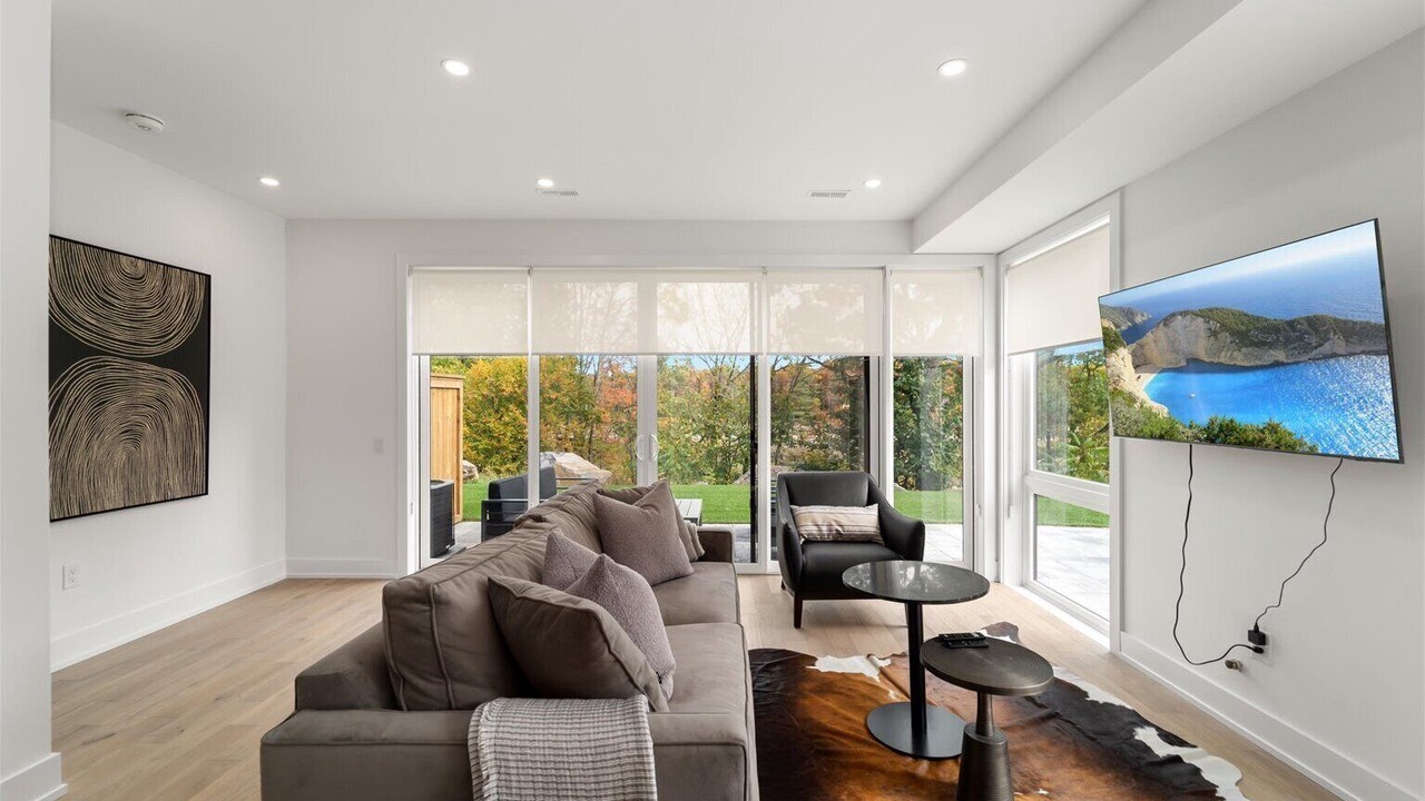 Photo of Livingroom in Gravenhurst