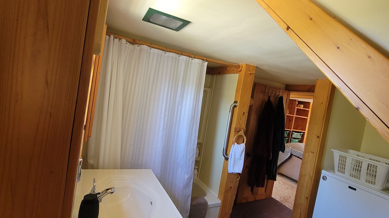 Photo of Bathroom in Curryville