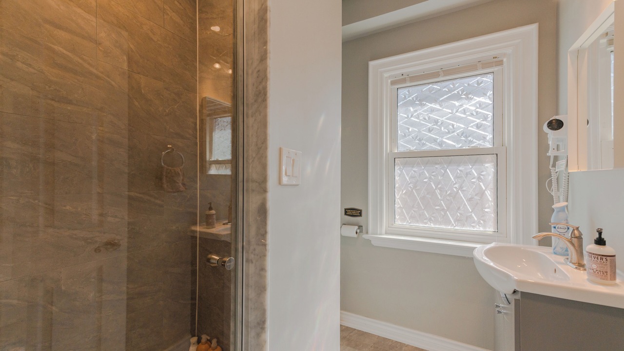 Photo of Bathroom in Niagara Falls