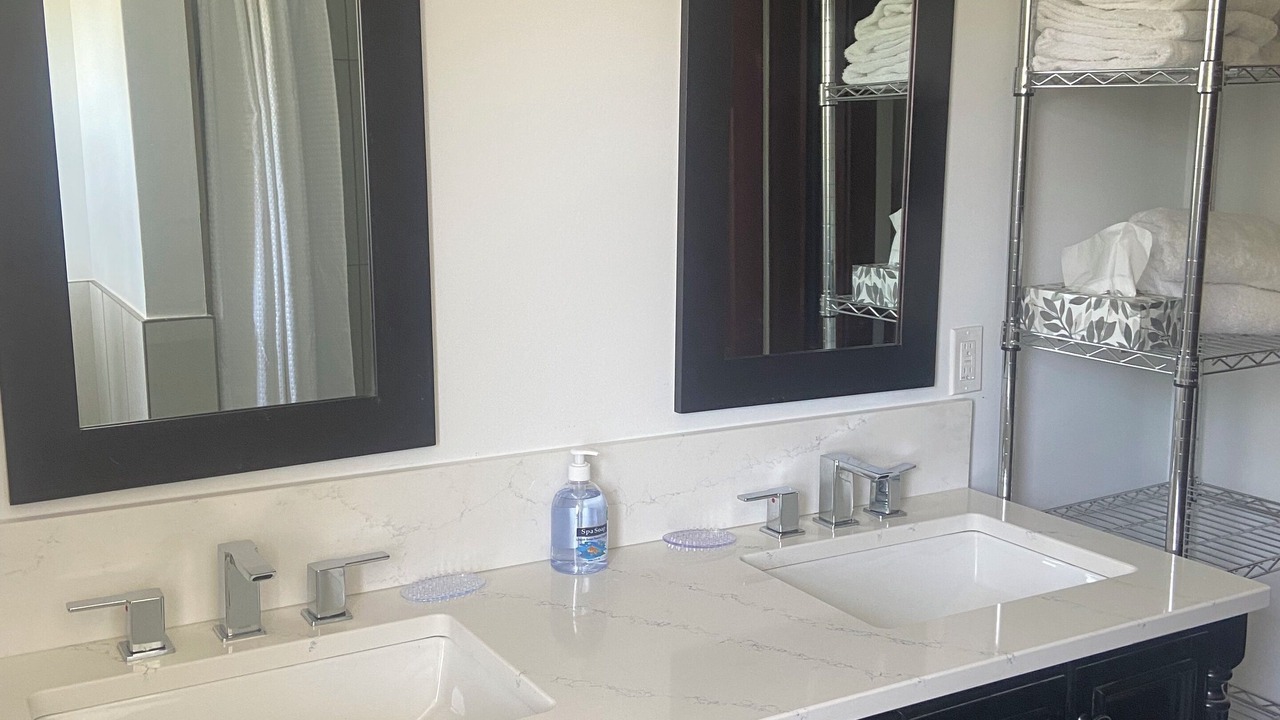 Photo of Bathroom in Niagara Falls
