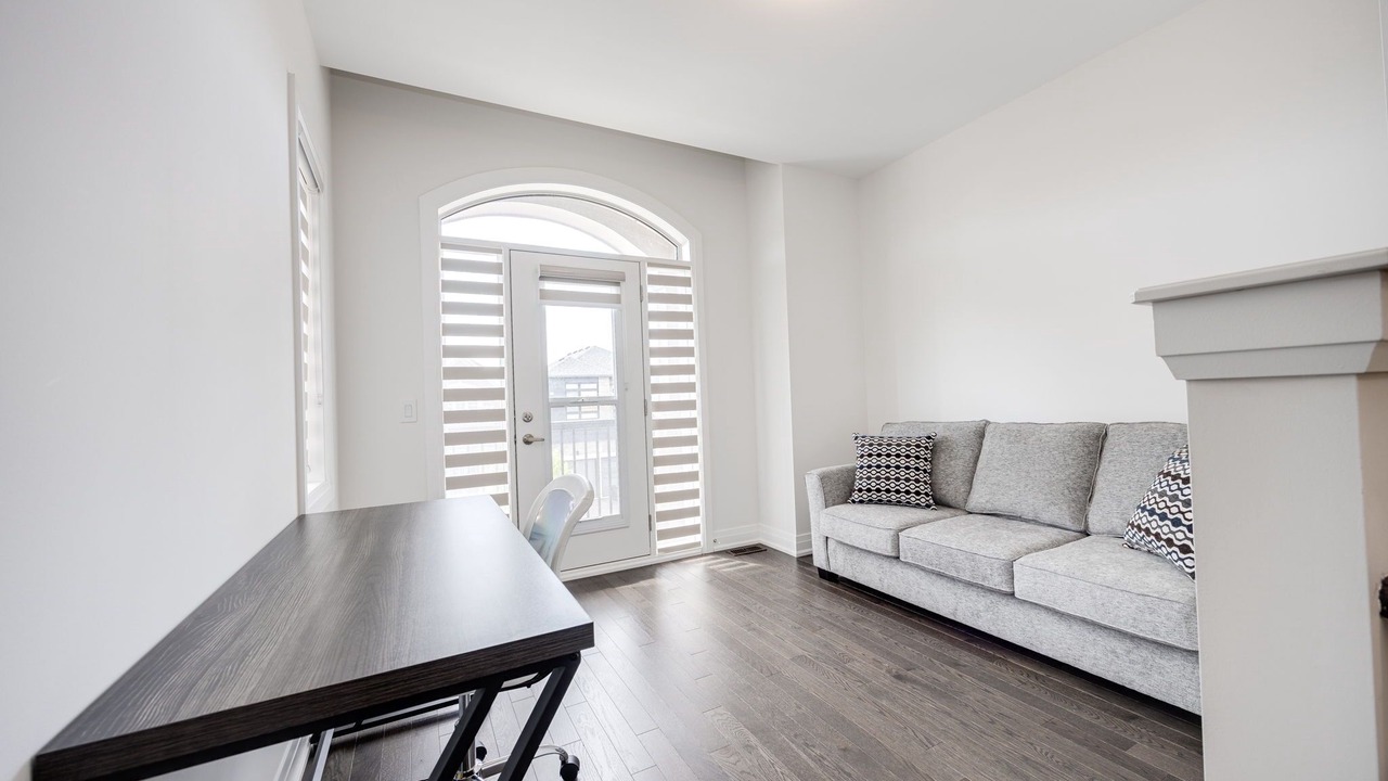 Photo of Livingroom in Caledon