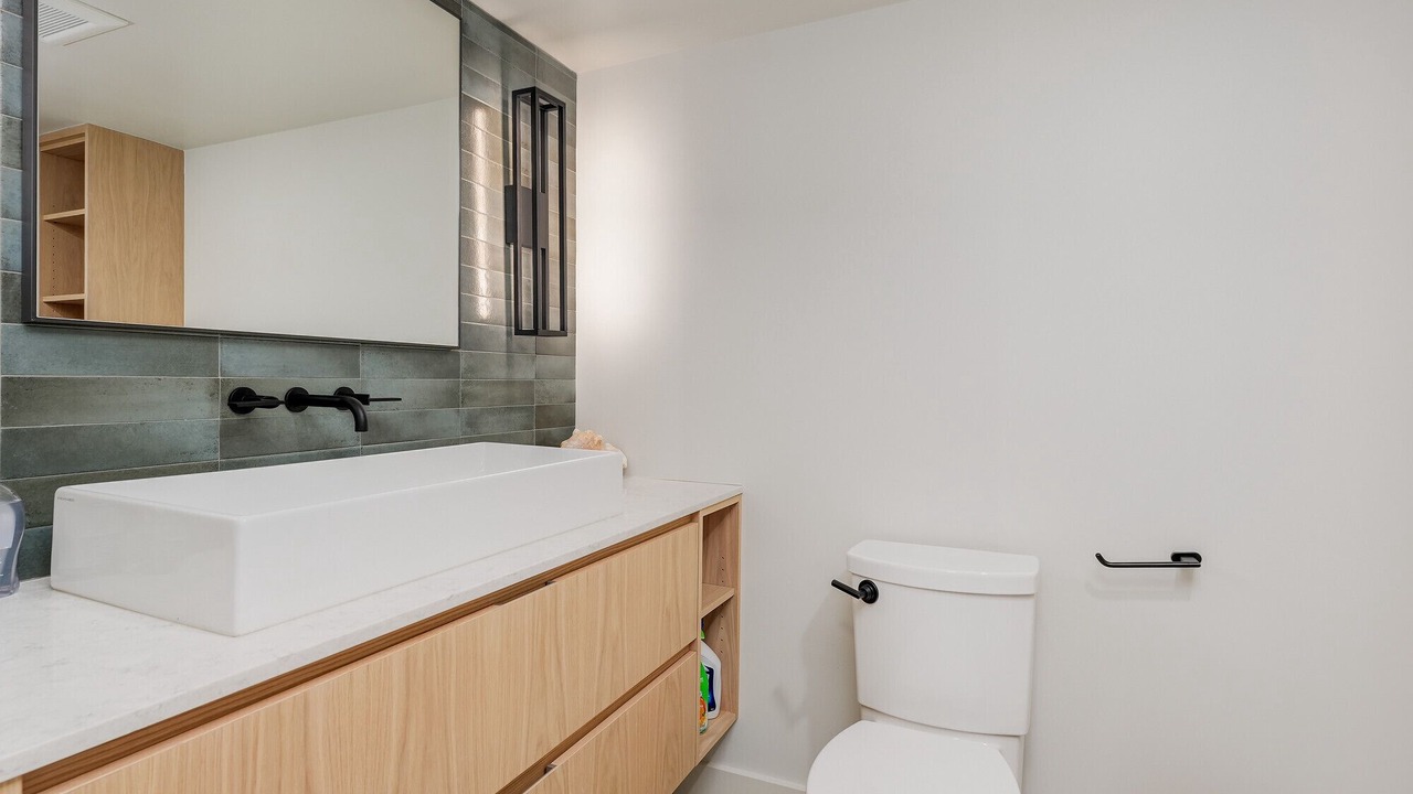 Photo of Bathroom in Inner Harbour
