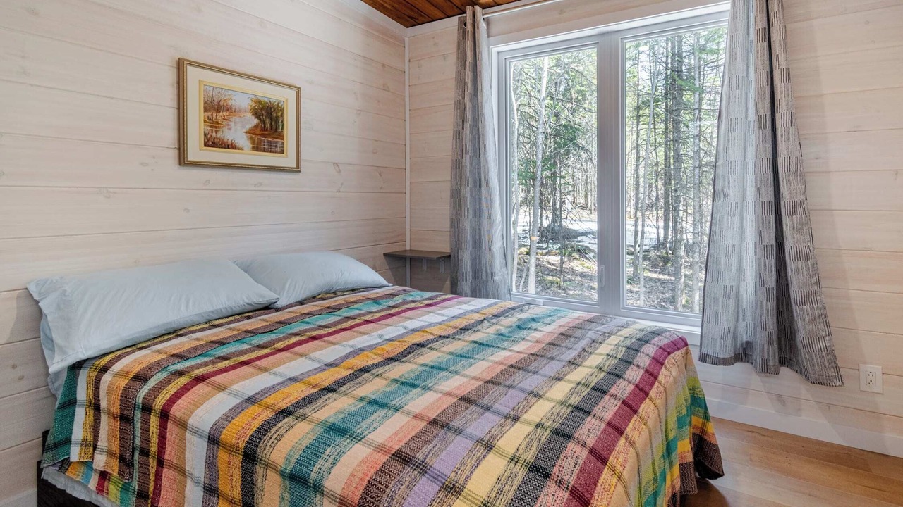 Photo of Bedroom in Adstock