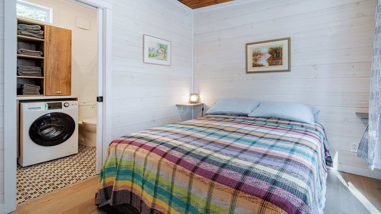 Photo of Bedroom in Adstock