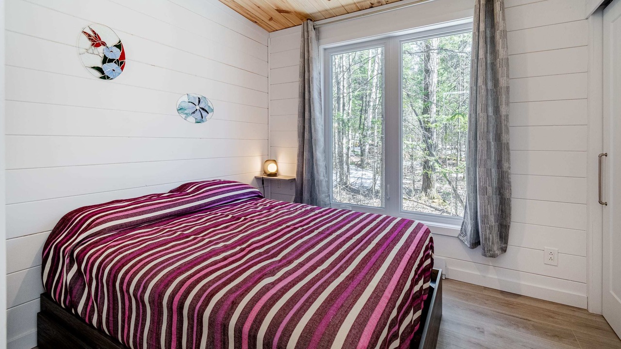 Photo of Bedroom in Adstock