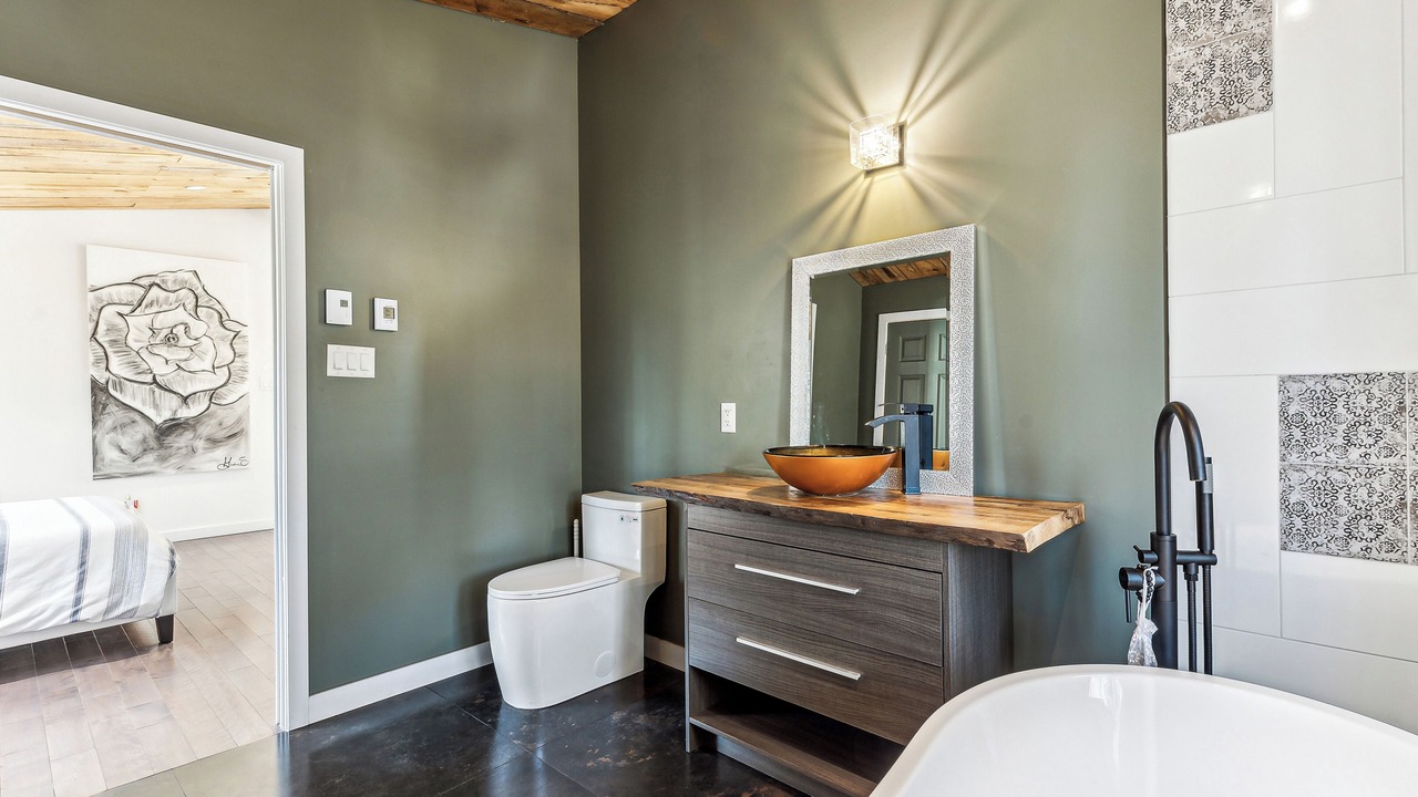 Photo of Bathroom in Grenville-sur-la-Rouge