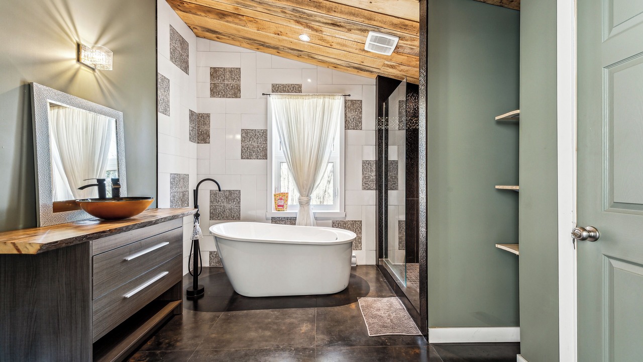 Photo of Bathroom in Grenville-sur-la-Rouge