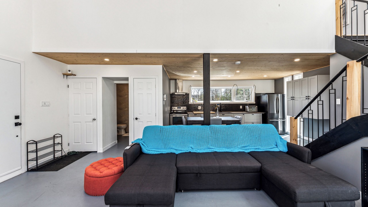 Photo of Livingroom in Grenville-sur-la-Rouge