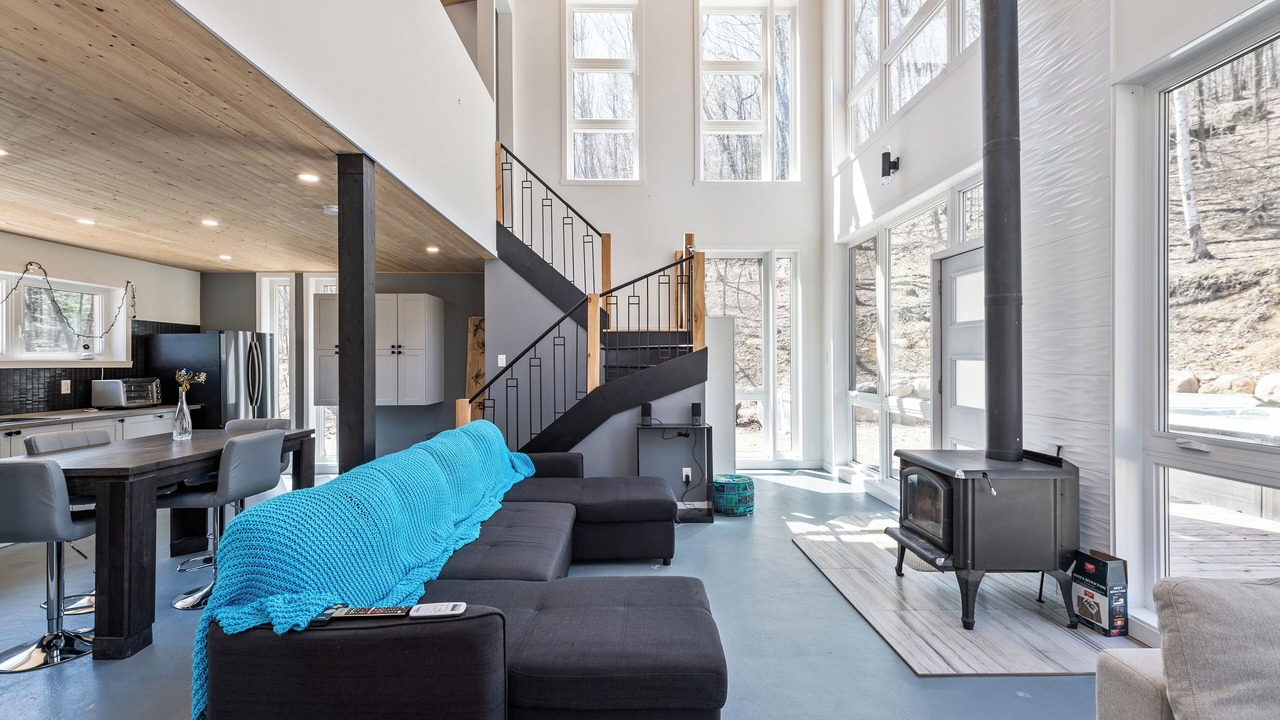 Photo of Livingroom in Grenville-sur-la-Rouge