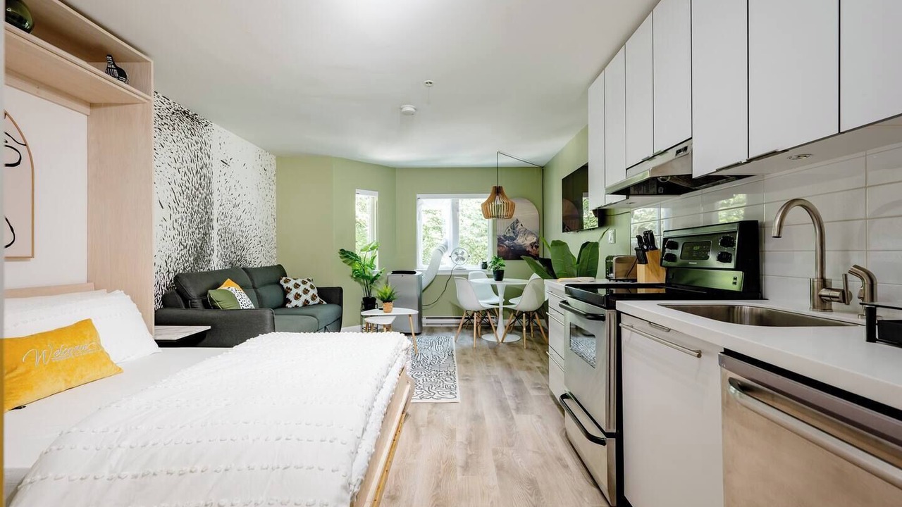 Photo of Bedroom in Downtown Eastside