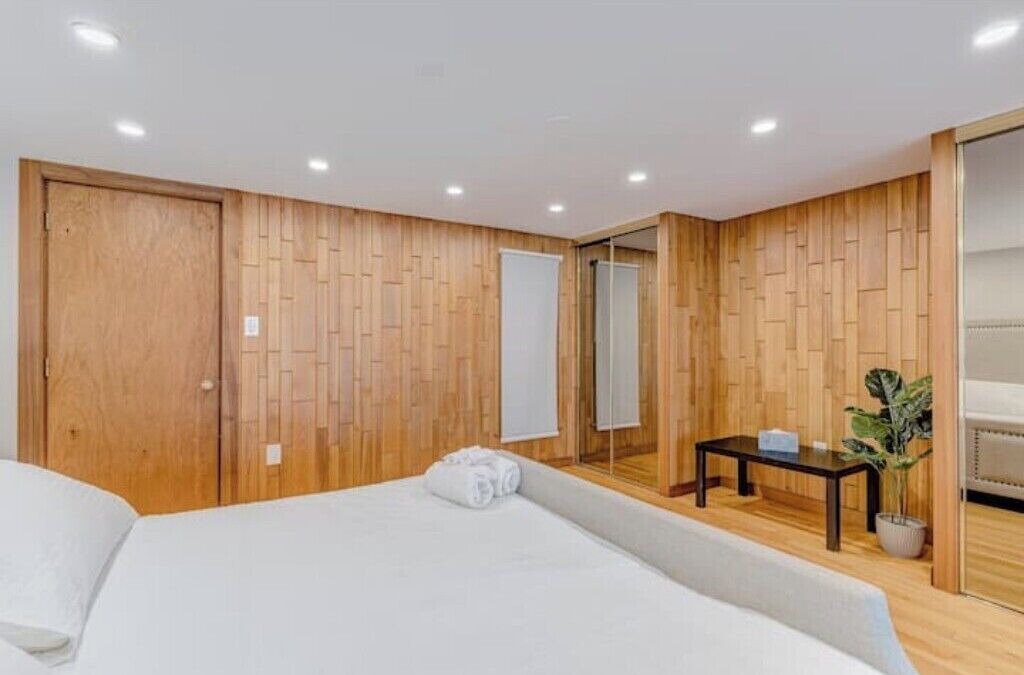 Photo of Bedroom in Mono