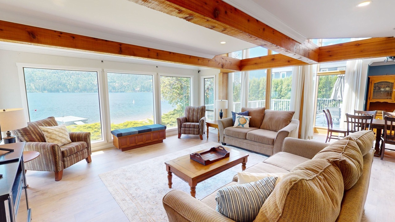 Photo of Livingroom in Christina Lake
