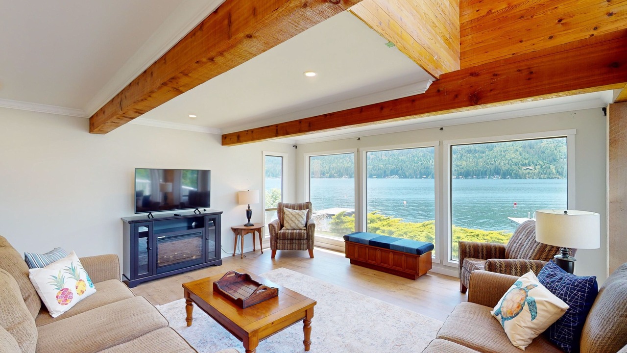 Photo of Livingroom in Christina Lake