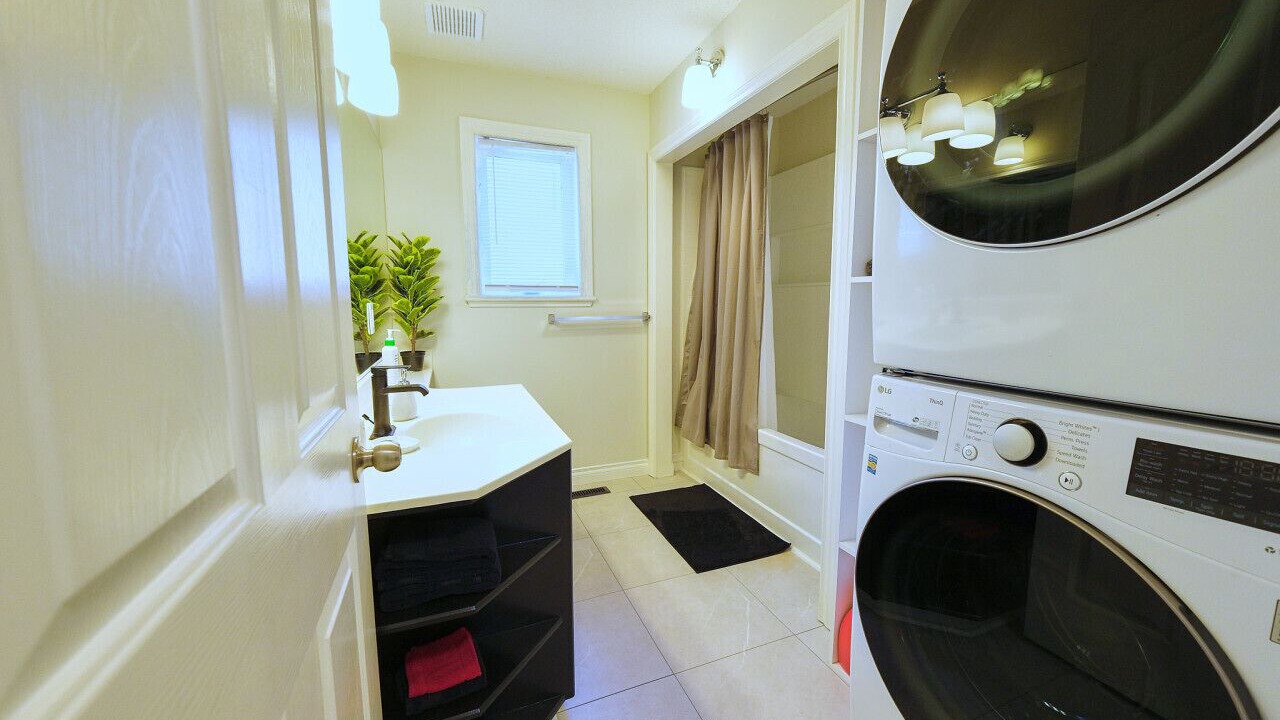 Photo of Bathroom in Arbour Lake