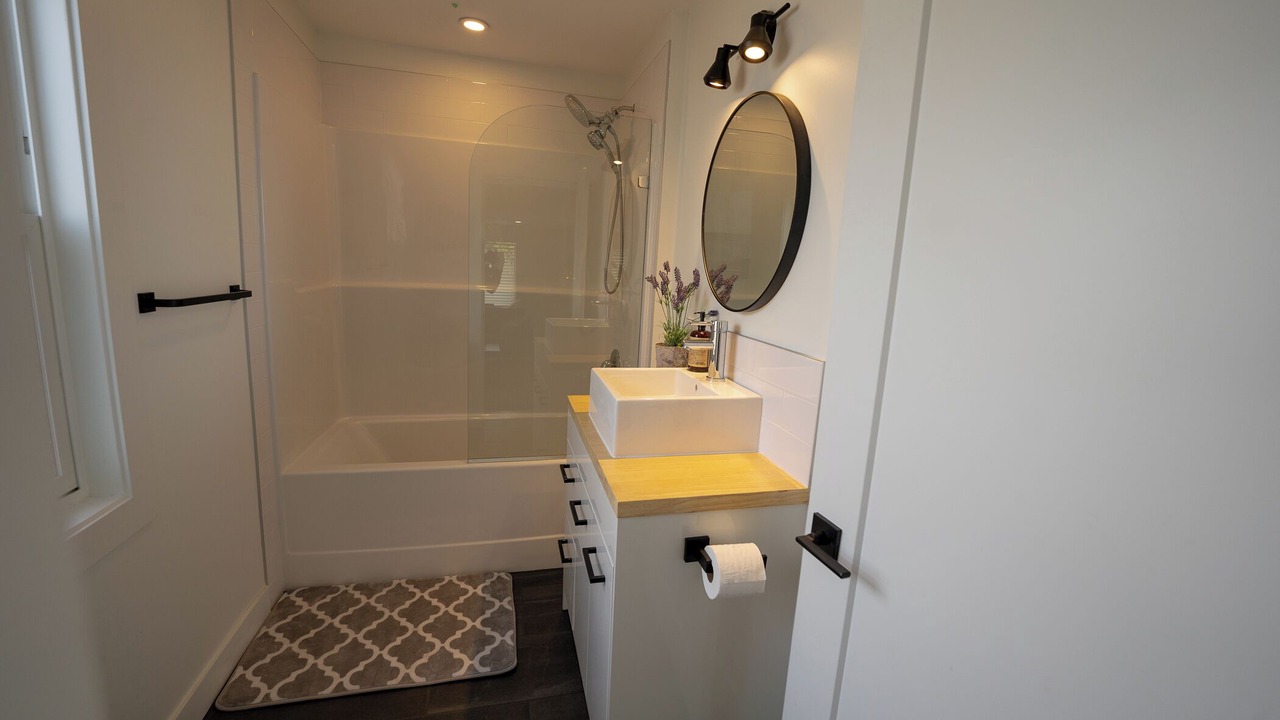 Photo of Bathroom in Okanagan-Similkameen
