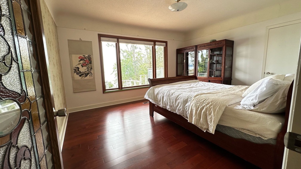 Photo of Bedroom in Gordon Head