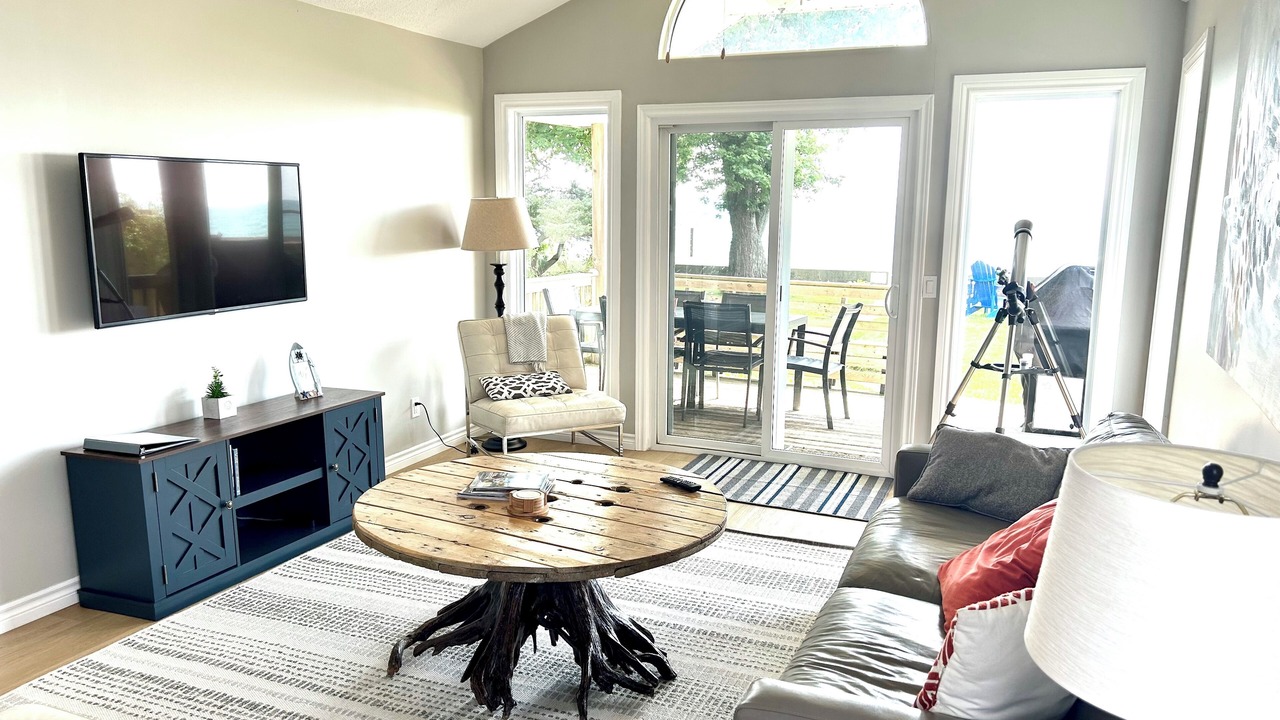 Photo of Livingroom in Town of Essex