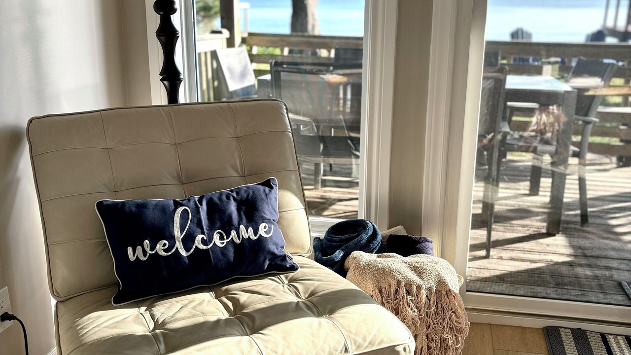 Photo of Livingroom in Town of Essex