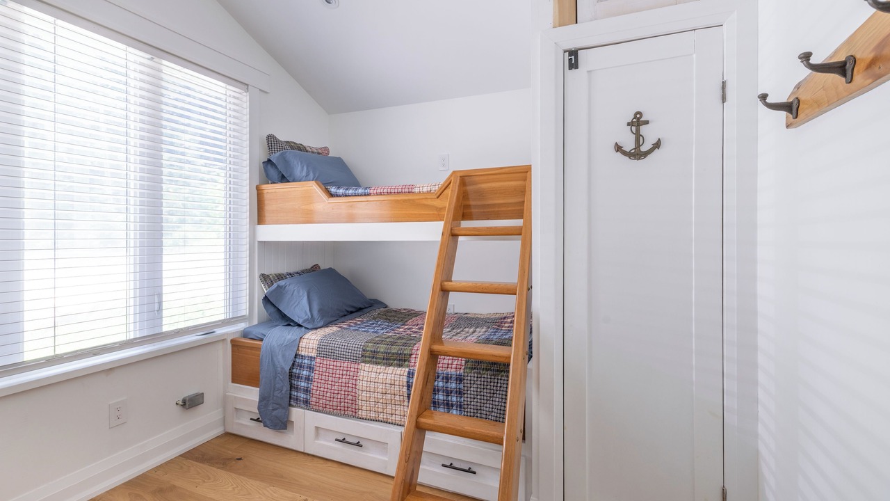 Photo of Bedroom in Dysart et al