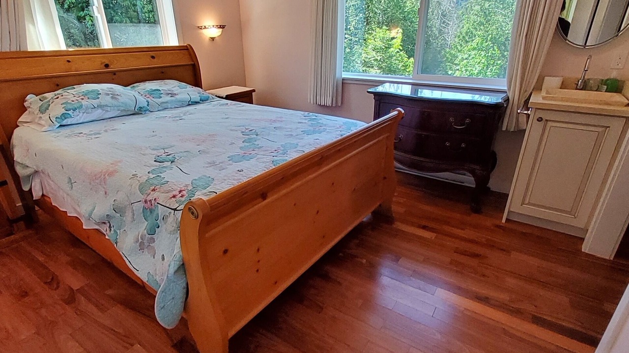 Photo of Bedroom in Garden Bay