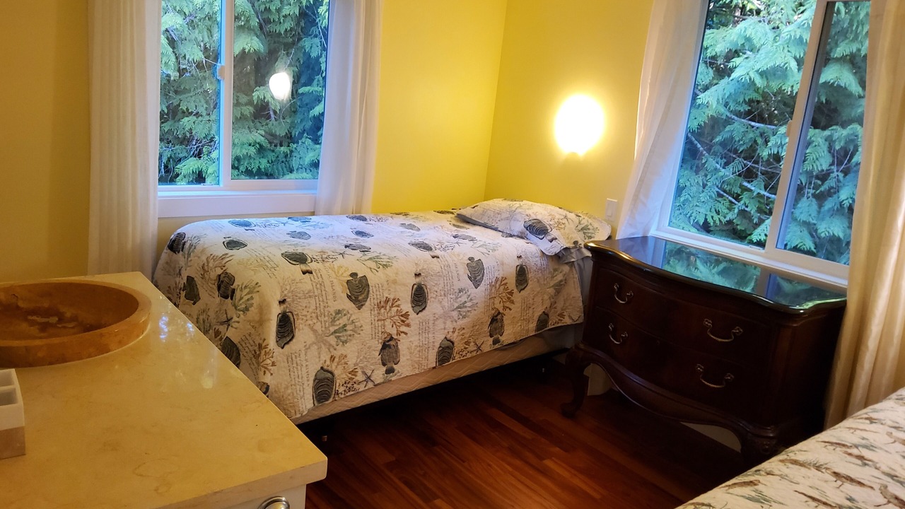 Photo of Bedroom in Garden Bay