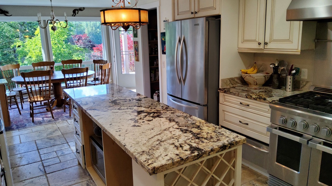 Photo of Kitchen in Garden Bay