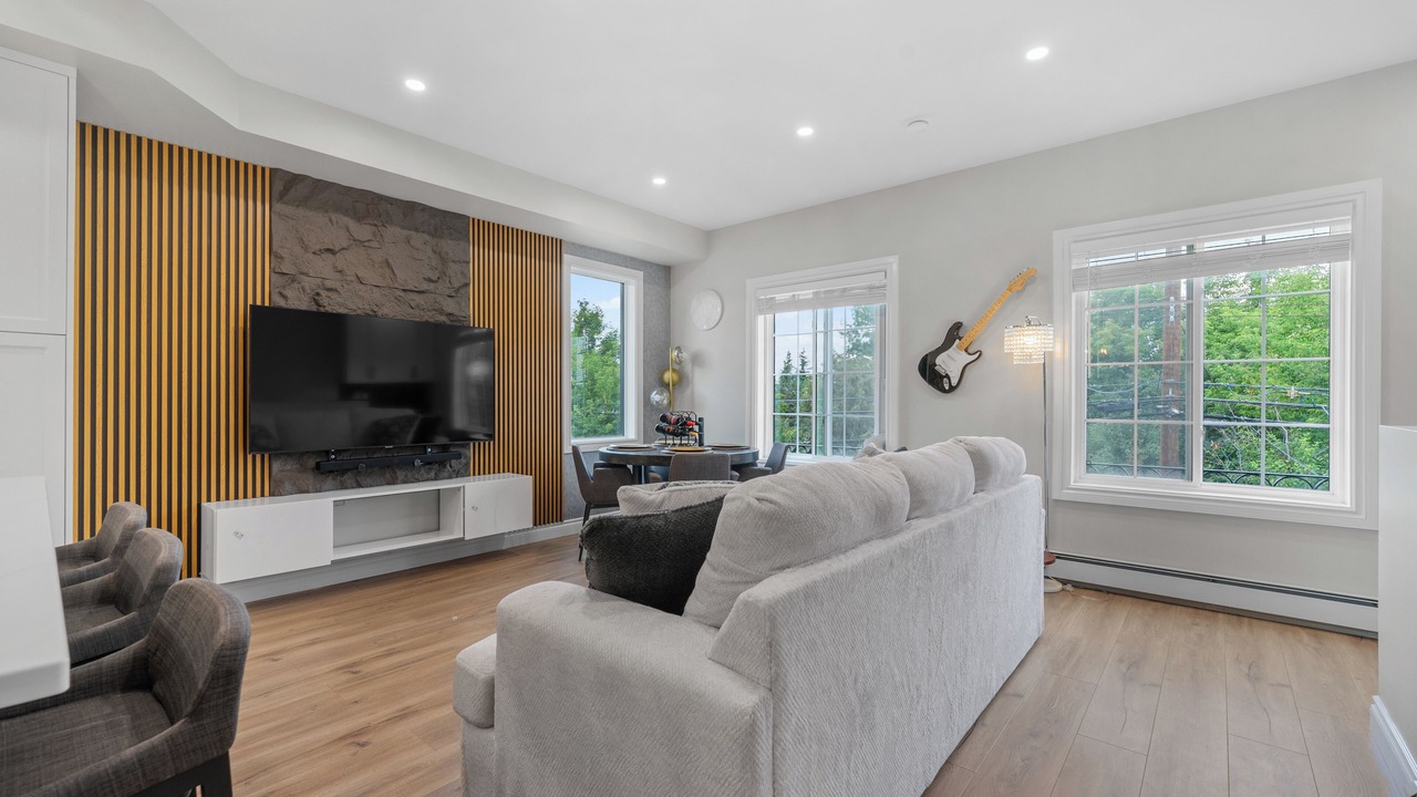 Photo of Livingroom in Tuxedo Park