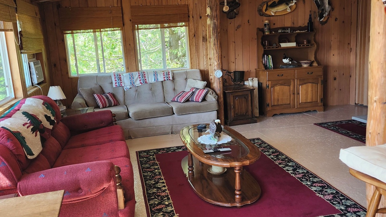 Photo of Livingroom in Vermilion Bay