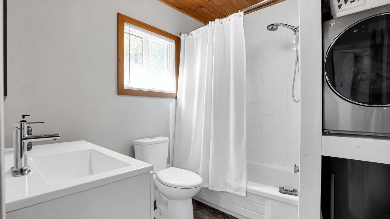 Photo of Bathroom in Calabogie