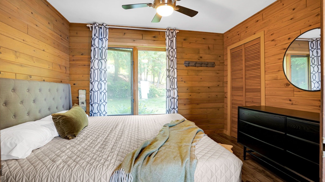 Photo of Bedroom in Calabogie