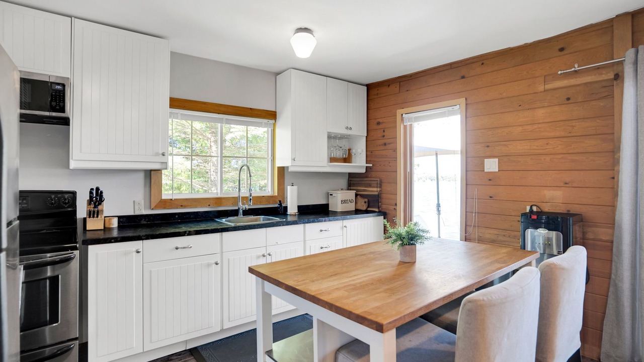 Photo of Kitchen in Calabogie
