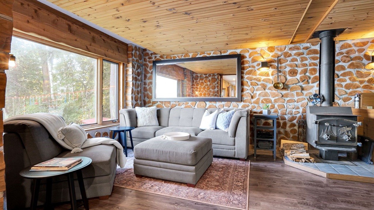 Photo of Livingroom in Calabogie