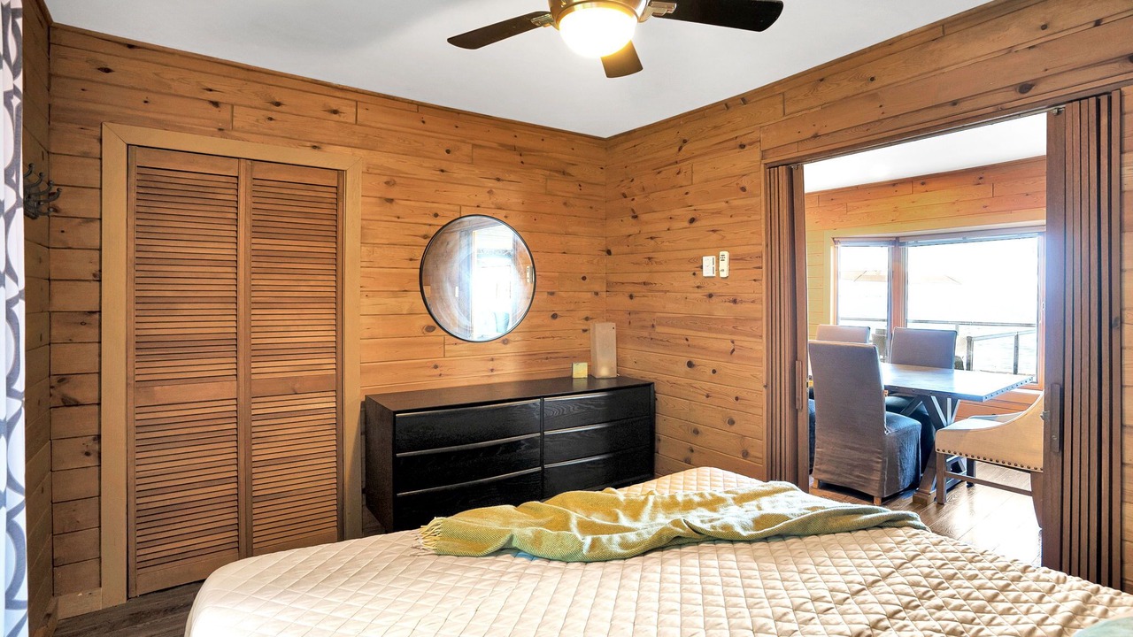 Photo of Bedroom in Calabogie
