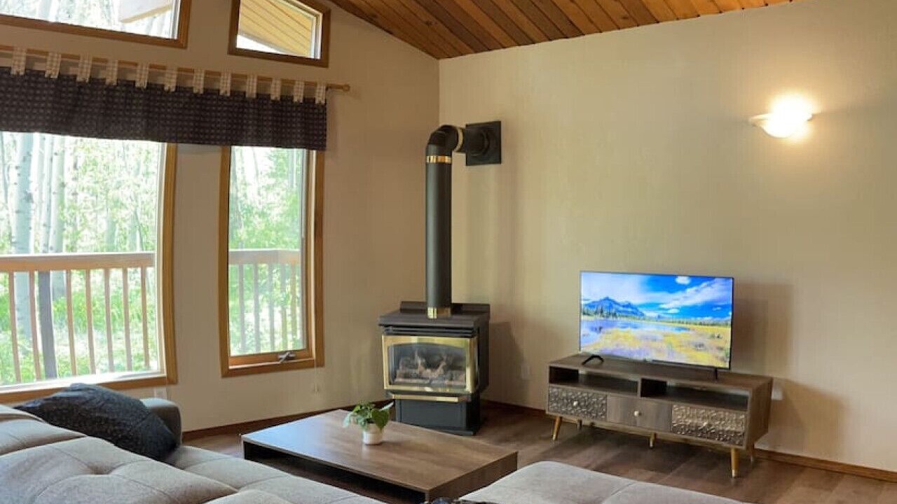 Photo of Livingroom in Crowsnest Pass