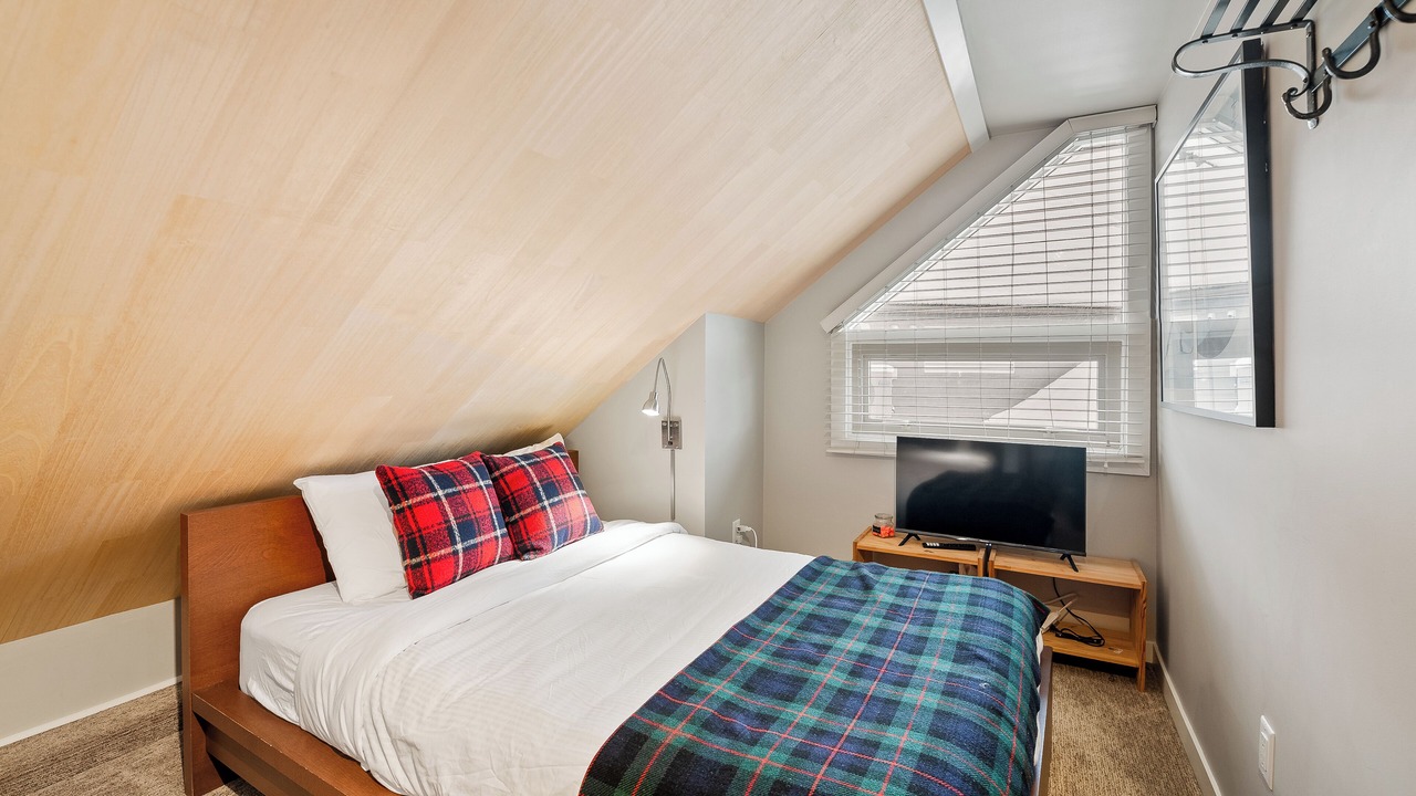 Photo of Bedroom in Whistler Cay Heights