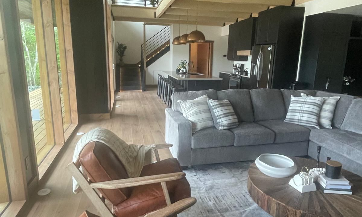 Photo of Livingroom in West Hawk Lake