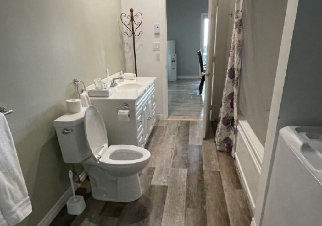 Photo of Bathroom in St-Francois-de-l'Ile-d'Orleans
