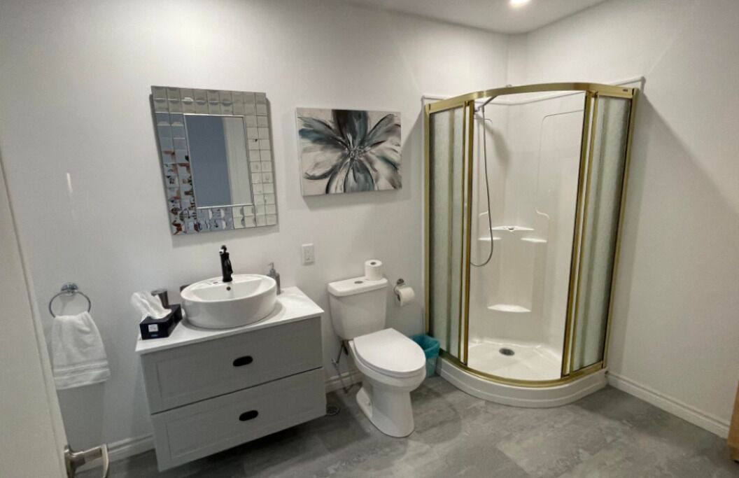 Photo of Bathroom in St-Francois-de-l'Ile-d'Orleans