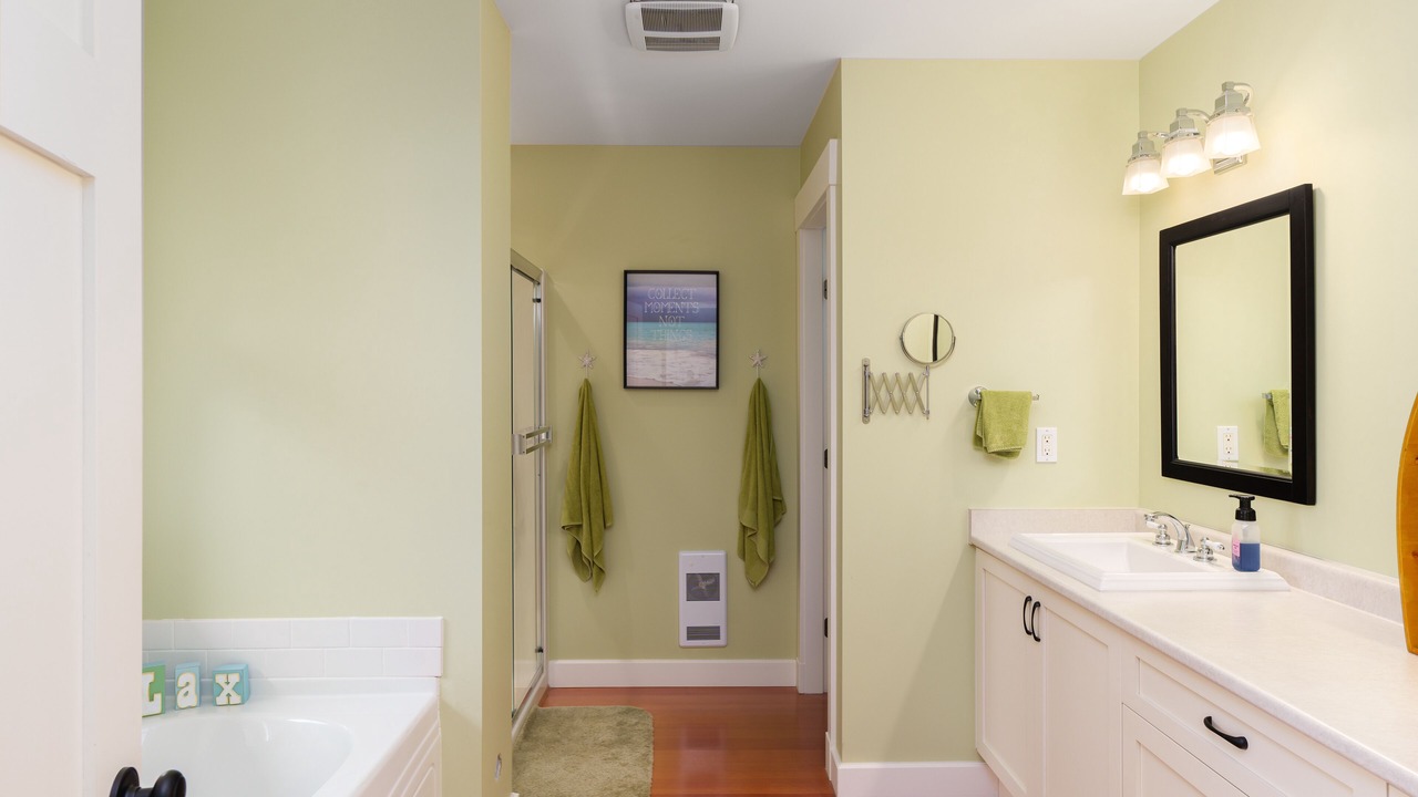 Photo of Bathroom in Lake Cowichan