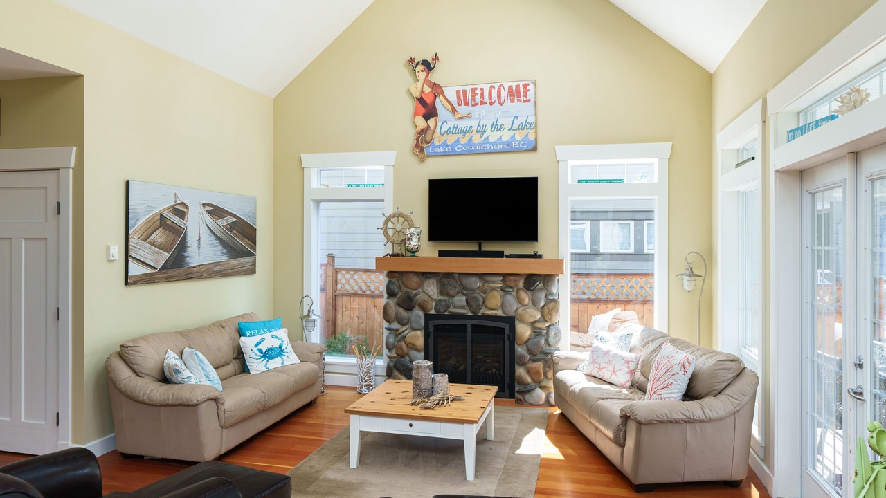 Photo of Livingroom in Lake Cowichan