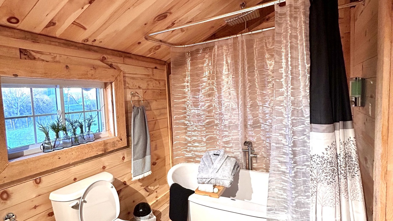 Photo of Bathroom in Edwardsburgh/Cardinal