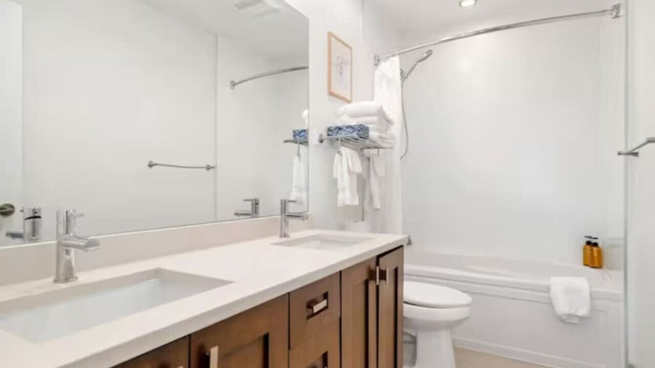 Photo of Bathroom in Harrison Hot Springs