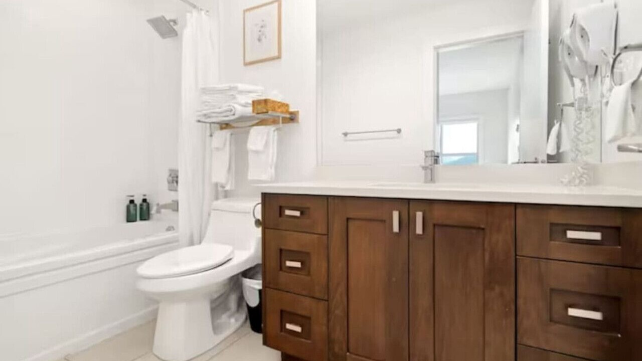 Photo of Bathroom in Harrison Hot Springs