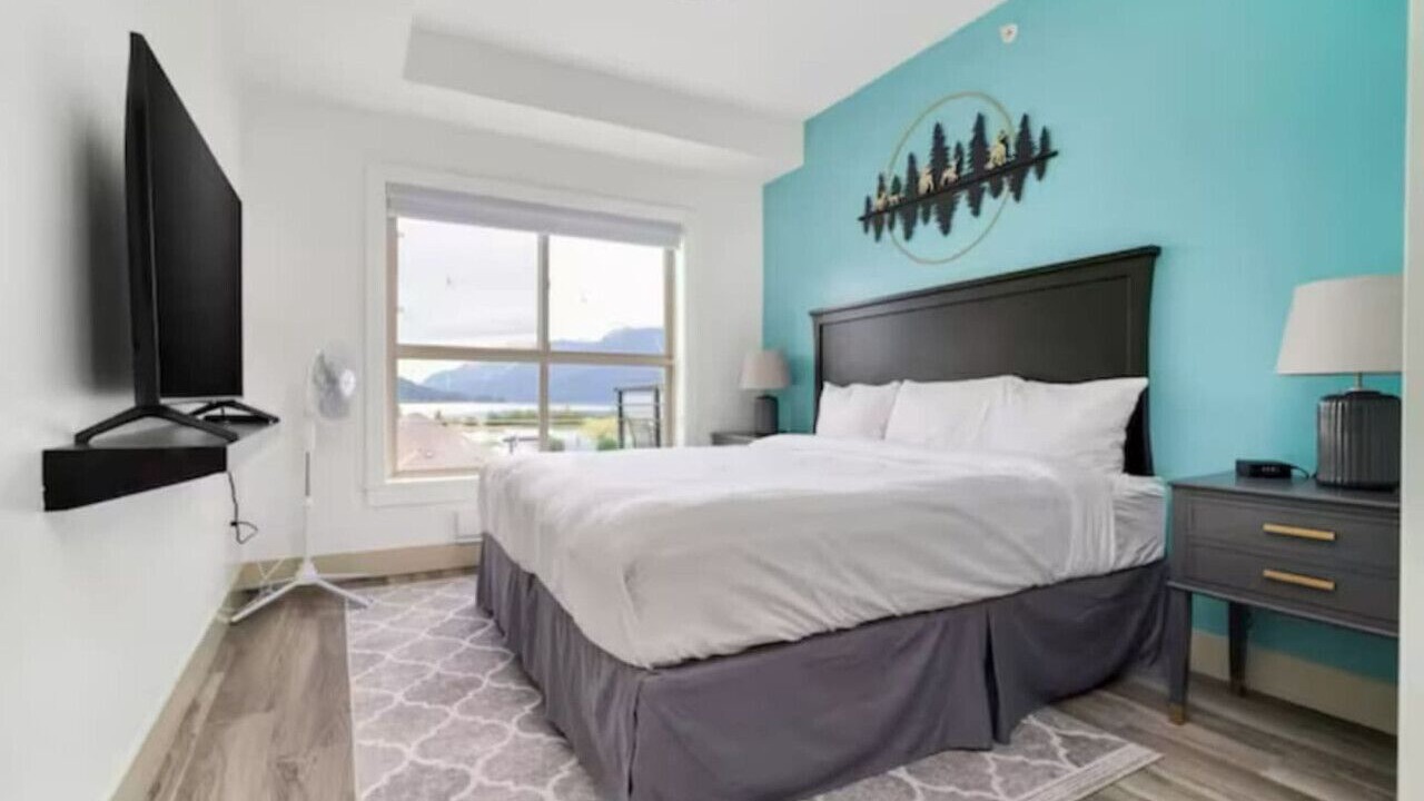 Photo of Bedroom in Harrison Hot Springs