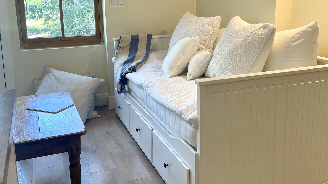 Photo of Bedroom in Saanich East