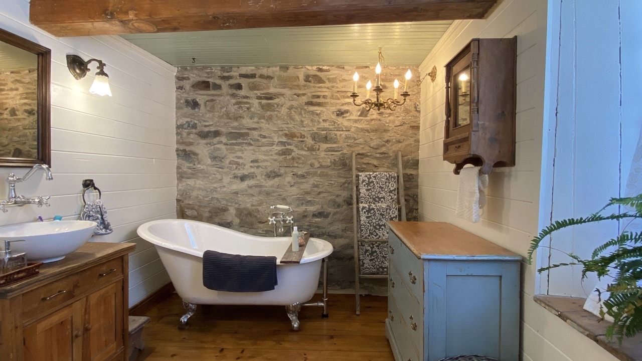 Photo of Bathroom in Saint-Jean-de-l'lle-d'Orleans