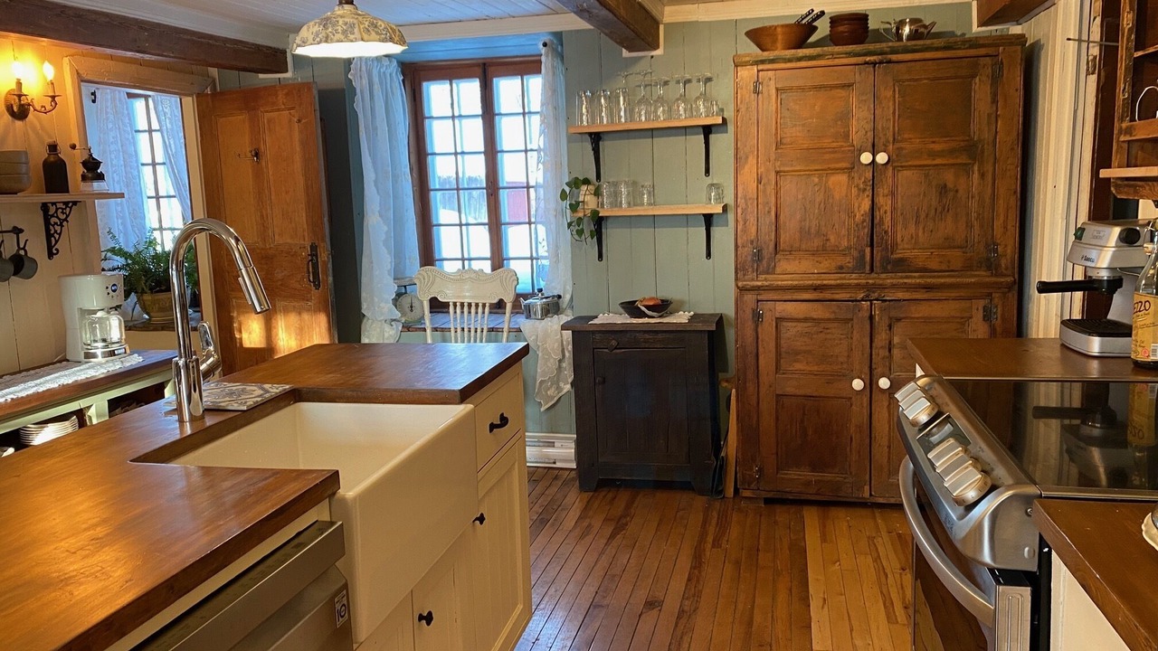 Photo of Kitchen in Saint-Jean-de-l'lle-d'Orleans